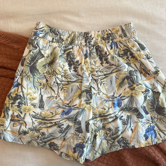 ABERCROMBIE & FITCH TROPICAL PRINT LINEN SHORTS - Picture 2 of 2